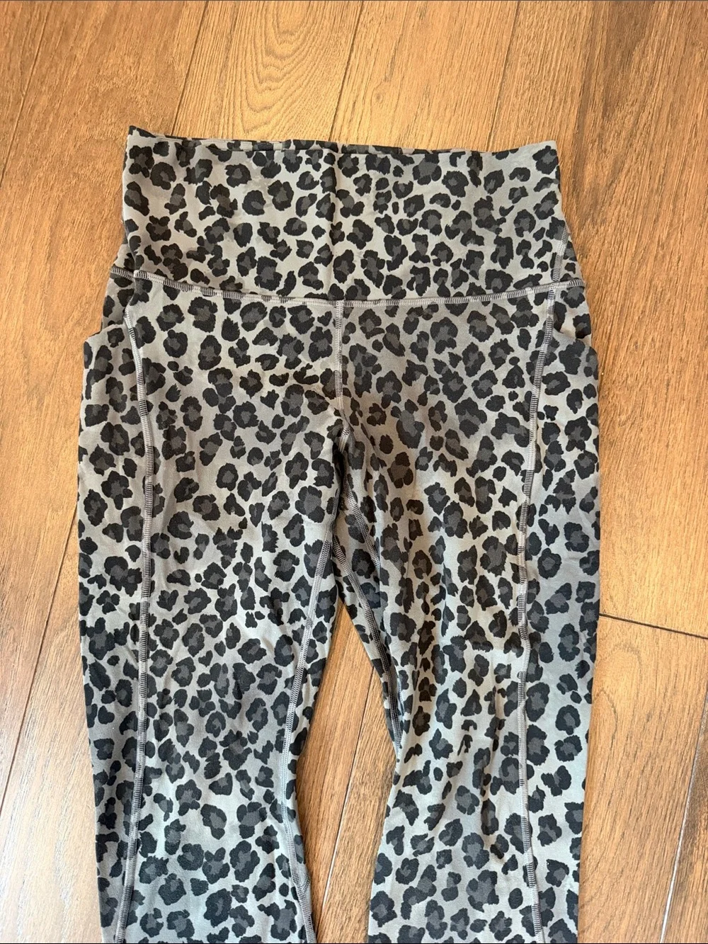Lululemon InStill High-Rise Tight 25” ThreeD Leopard Gray Size 10 - C71-010